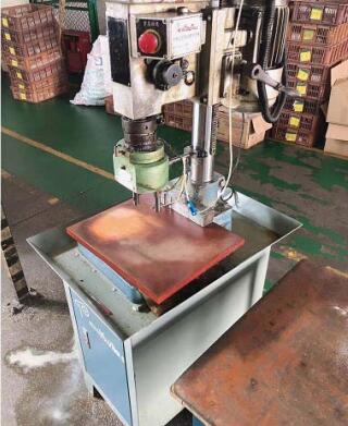 泰鼎电子—多轴攻牙机