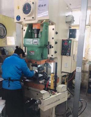 泰鼎电子—冲压设备